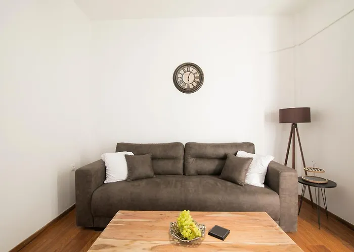 Midtown Apartment By Corfuescapes