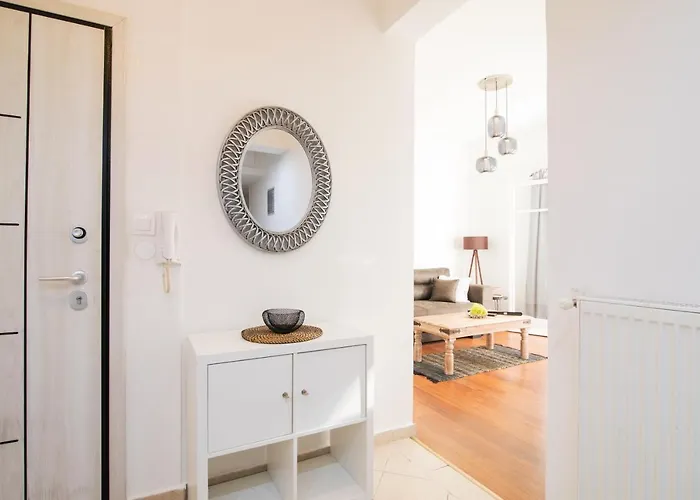 Midtown Apartment By Corfuescapes