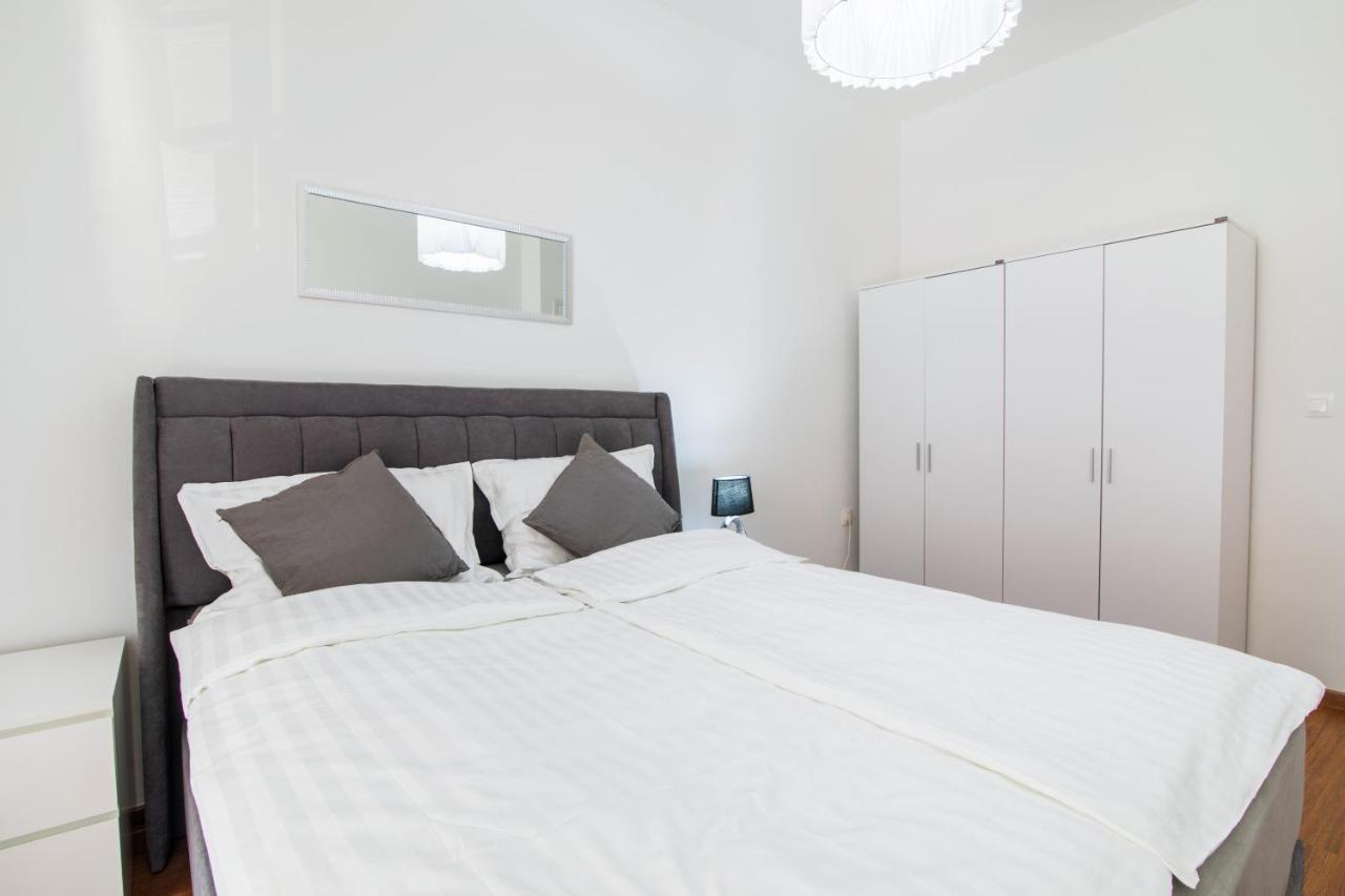 Apartment Midtown Apartment By Corfuescapes
