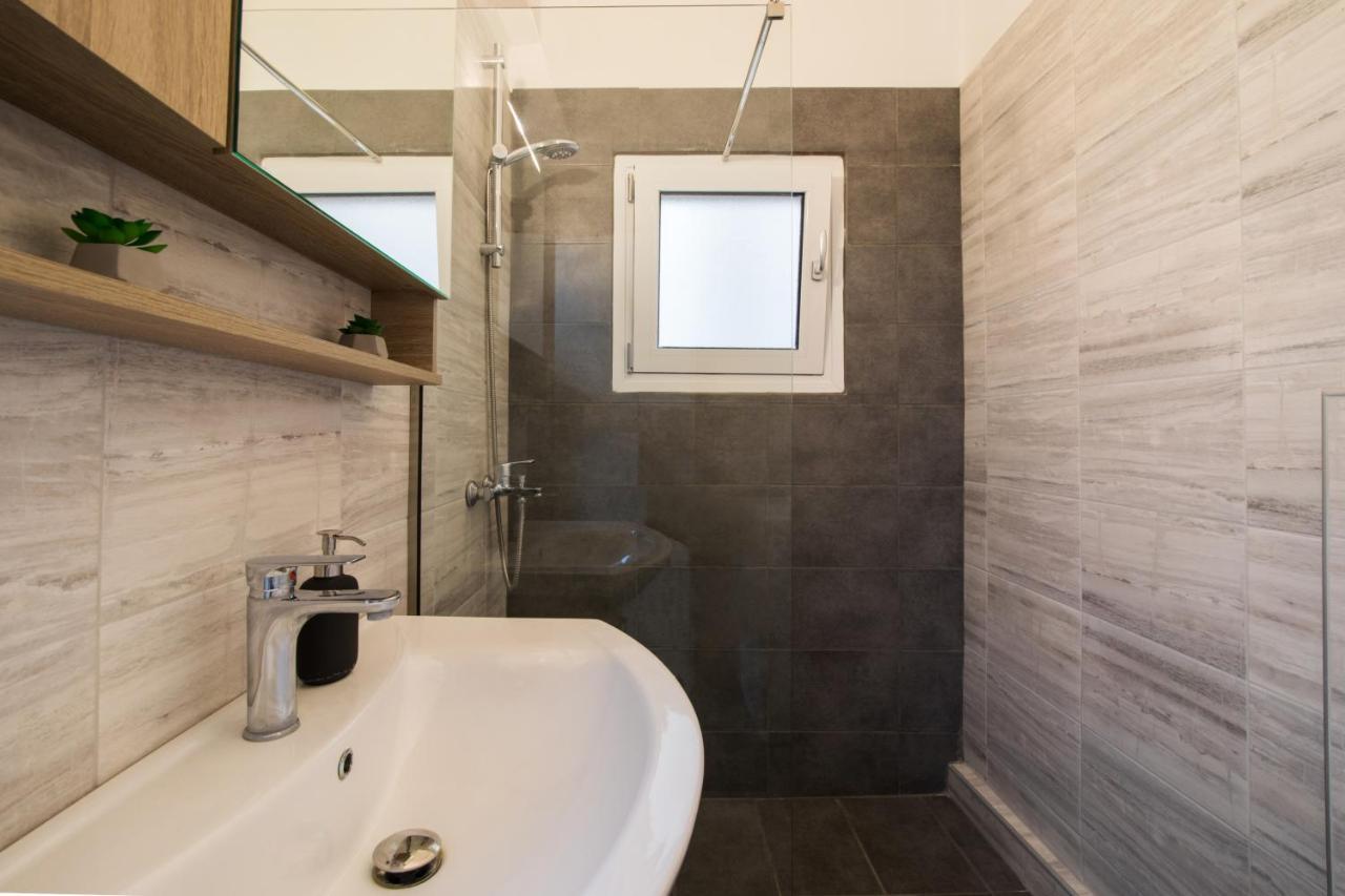 Apartment Midtown Apartment By Corfuescapes *
