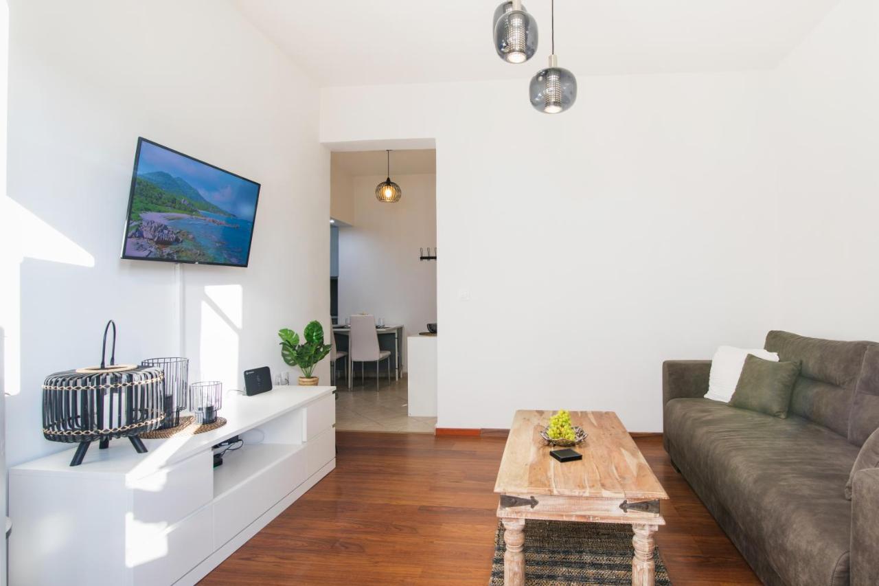 Midtown Apartment By Corfuescapes